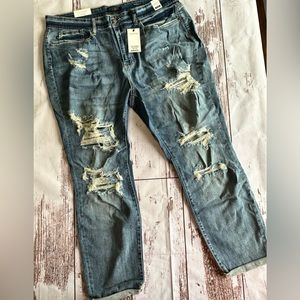 🆕Boutique🆕 Judy Blues Distressed Cuffed Jeans